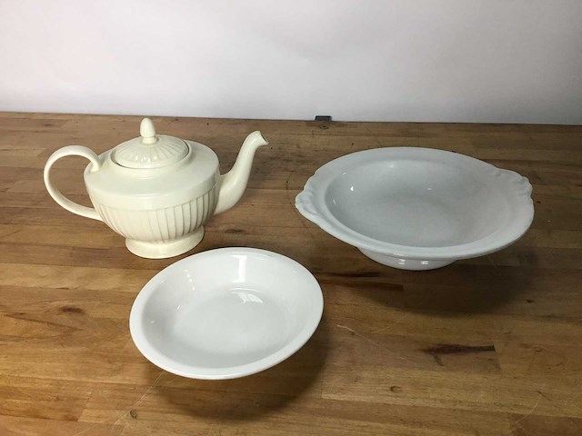 Theepot, serveerschaal en kommentje - crockery - afbeelding 1 van  9