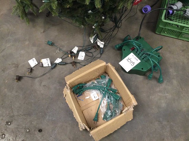 Theitree kunstkerstboom met verlichting en muziek - afbeelding 2 van  7