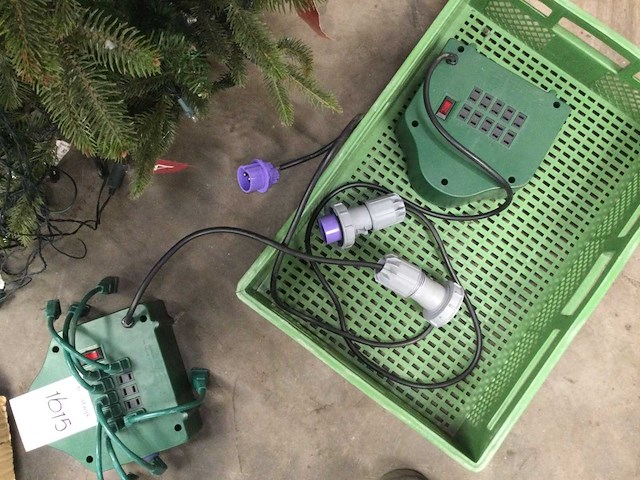 Theitree kunstkerstboom met verlichting en muziek - afbeelding 3 van  7