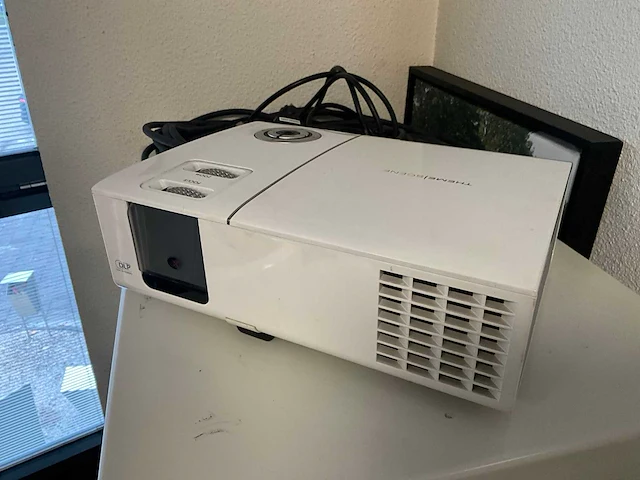 Themescene hd75 beamer met projectiescherm - afbeelding 2 van  6
