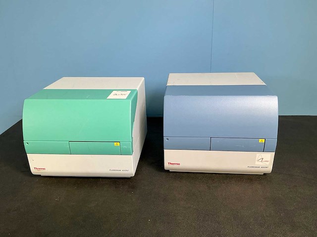 Thermo fluoroskan ascent fl 374 microplaatfluorometer (2x) - afbeelding 1 van  7