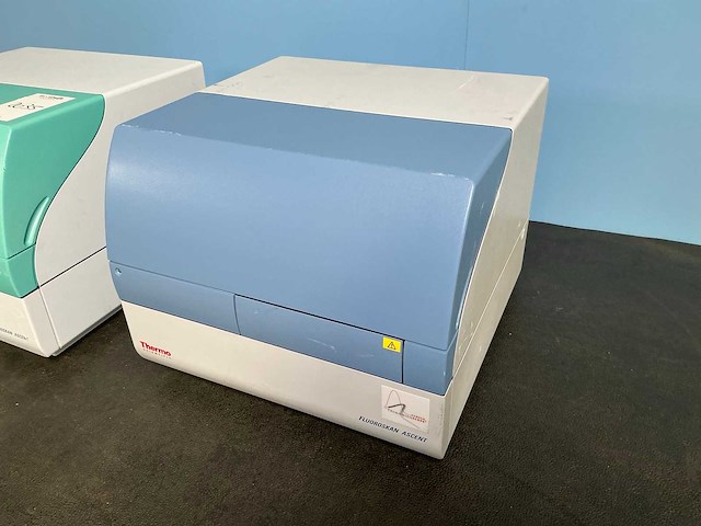 Thermo fluoroskan ascent fl 374 microplaatfluorometer (2x) - afbeelding 2 van  7