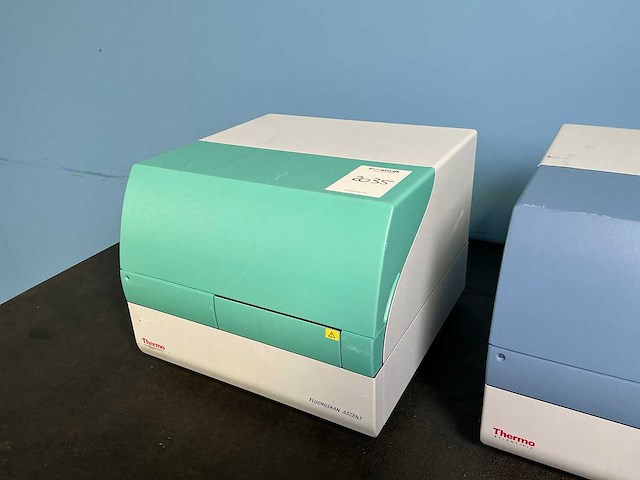 Thermo fluoroskan ascent fl 374 microplaatfluorometer (2x) - afbeelding 3 van  7