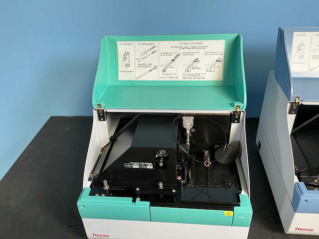 Thermo fluoroskan ascent fl 374 microplaatfluorometer (2x) - afbeelding 5 van  7