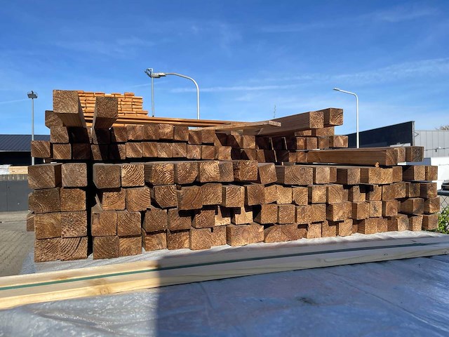 Thermo grenen latten 3600-3900x42x42mm (129x) - afbeelding 3 van  3