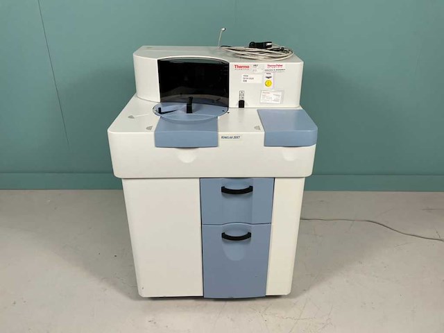 Thermo scientific - konelab 20xt - analyzer - 2010 - afbeelding 1 van  7