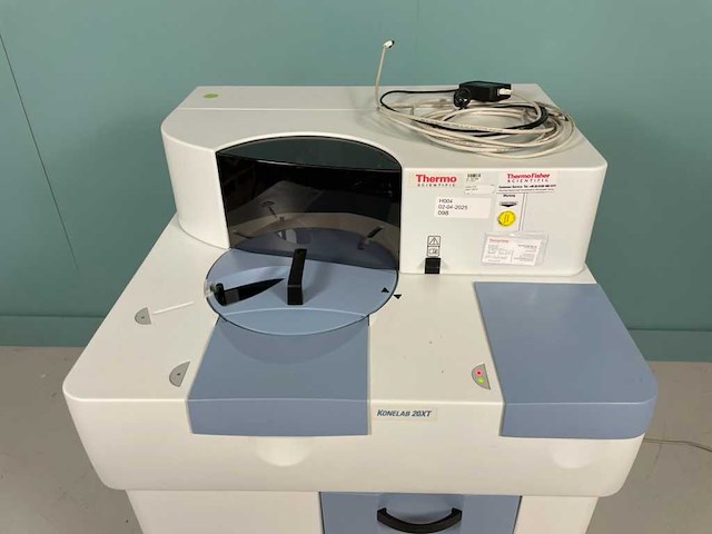 Thermo scientific - konelab 20xt - analyzer - 2010 - afbeelding 2 van  7