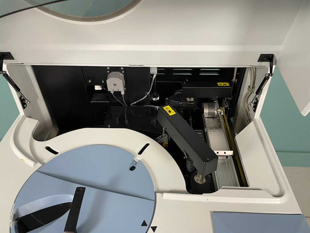 Thermo scientific - konelab 20xt - analyzer - 2010 - afbeelding 4 van  7