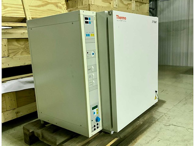 Thermo scientific cytomat 6001 geautomatiseerde incubator - afbeelding 1 van  8