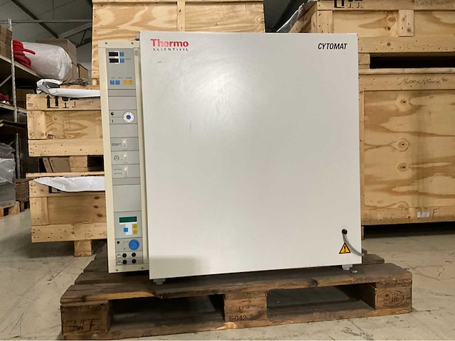Thermo scientific cytomat 6001 geautomatiseerde incubator - afbeelding 2 van  8