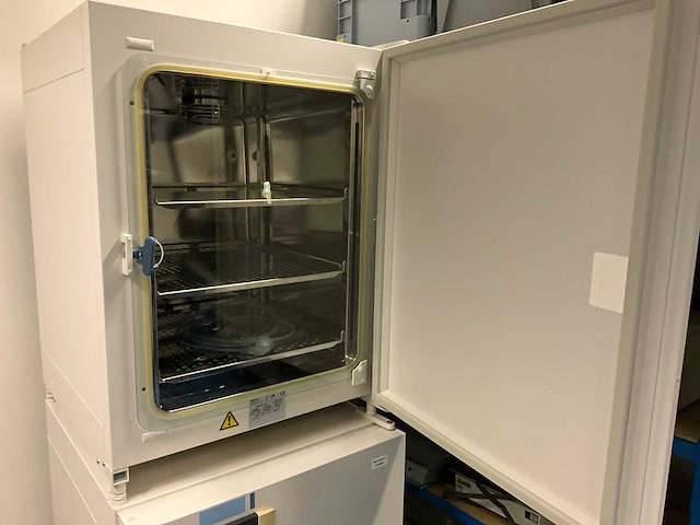 Thermo scientific heracell 150i gp laboratorium co2-incubator (2x) - afbeelding 2 van  11