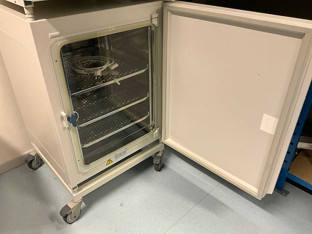 Thermo scientific heracell 150i gp laboratorium co2-incubator (2x) - afbeelding 7 van  11