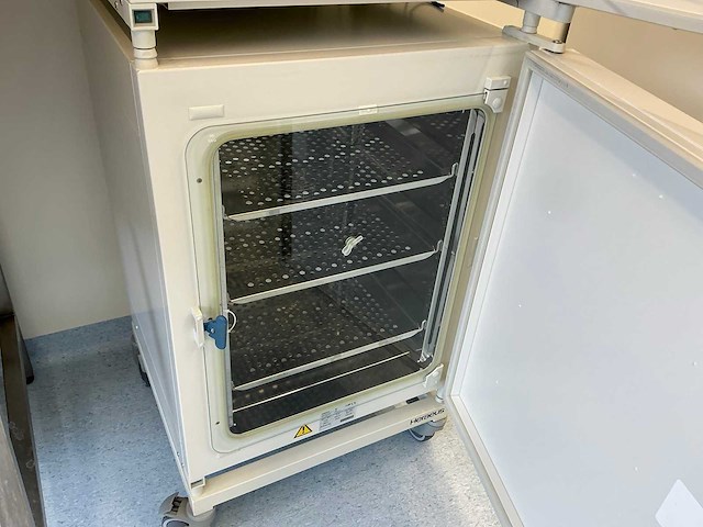 Thermo scientific heracell 150i gp laboratorium co2-incubator (2x) - afbeelding 10 van  12