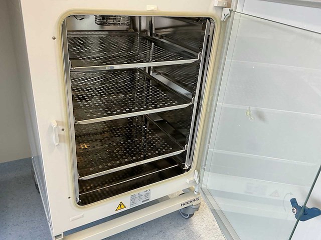 Thermo scientific heracell 150i gp laboratorium co2-incubator (2x) - afbeelding 11 van  12