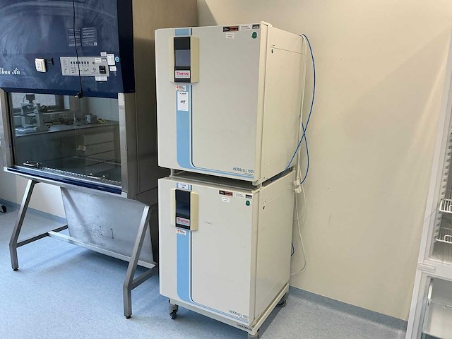 Thermo scientific heracell 150i gp laboratorium co2-incubator (2x) - afbeelding 1 van  12