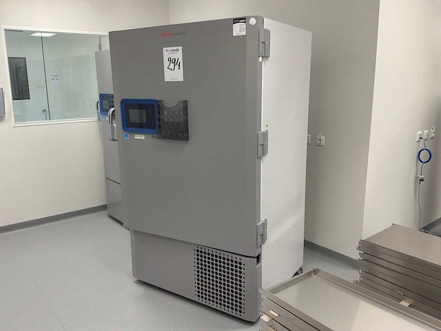 Thermo scientific tsx70086v ult laboratoriumvriezer - afbeelding 1 van  6