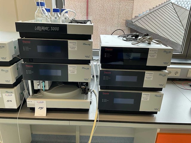 Thermo scientific ultimate 3000 hplc-systeem - afbeelding 1 van  9