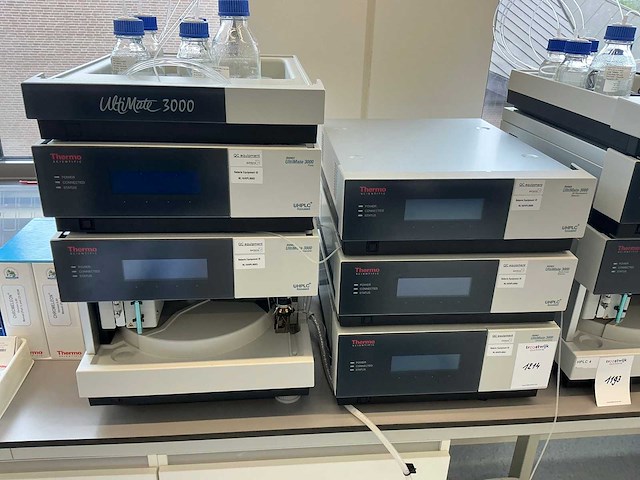 Thermo scientific ultimate 3000 hplc-systeem - afbeelding 1 van  12