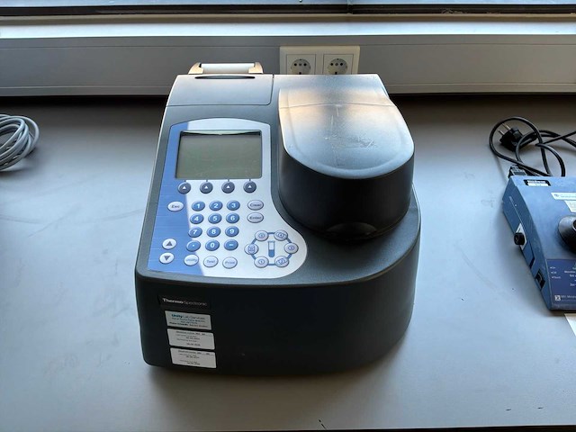 Thermo spectronic genesys 10-s spectrofotometer - afbeelding 2 van  6
