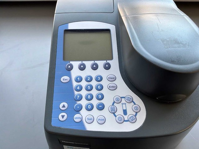 Thermo spectronic genesys 10-s spectrofotometer - afbeelding 4 van  6
