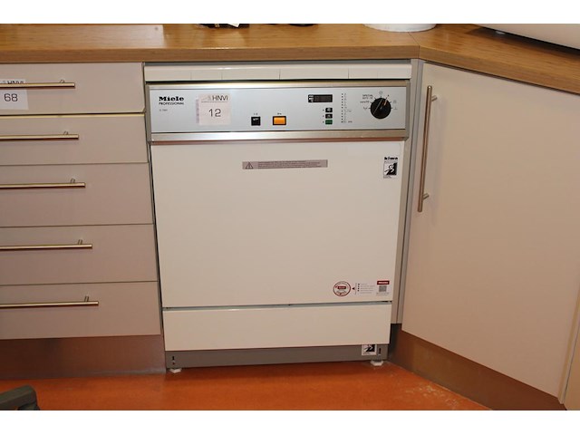 Thermodesinfector/instrumentenwasser miele type professional g7881 voorzien van diverse manden en rekken. g... - afbeelding 1 van  4