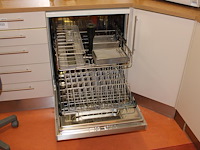 Thermodesinfector/instrumentenwasser miele type professional g7881 voorzien van diverse manden en rekken. g... - afbeelding 2 van  4