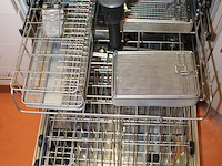 Thermodesinfector/instrumentenwasser miele type professional g7881 voorzien van diverse manden en rekken. g... - afbeelding 3 van  4