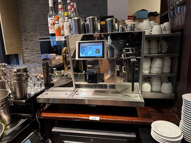 Thermoplan black and white 3 koffiemachine met accessoires - afbeelding 1 van  5