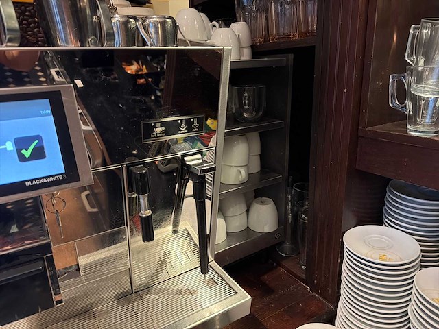 Thermoplan black and white 3 koffiemachine met accessoires - afbeelding 4 van  5