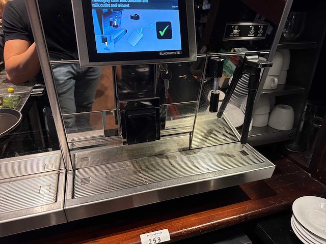 Thermoplan black and white 3 koffiemachine met accessoires - afbeelding 5 van  5