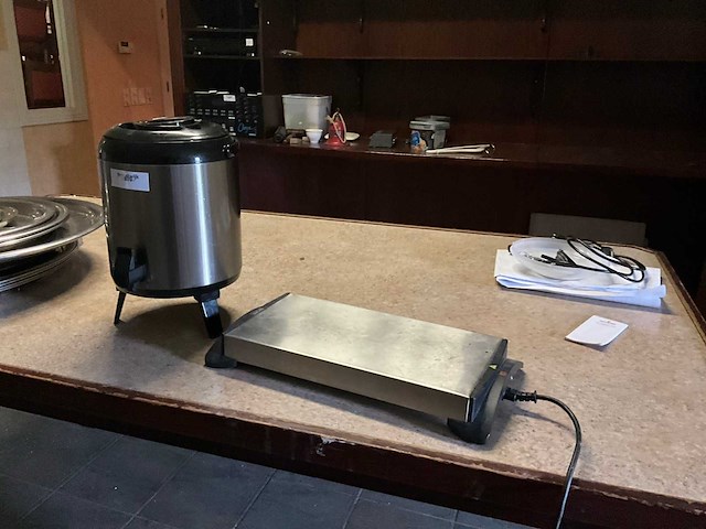 Thermoskan en warmhoudplaatje - afbeelding 1 van  5
