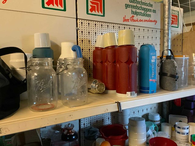 Thermoskannen flessen en serviesgoed - afbeelding 4 van  10