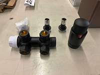 Thermostatisch radiator aansluitblok haaks mat zwart - afbeelding 1 van  5