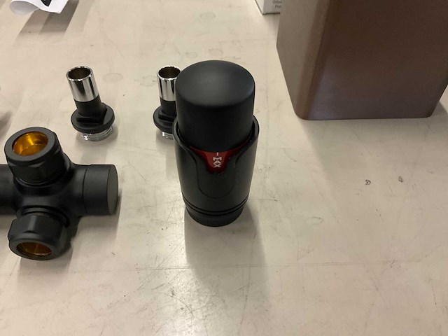 Thermostatisch radiator aansluitblok haaks mat zwart - afbeelding 3 van  5