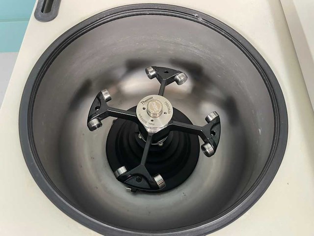 Thermowetenschappelijk - heraeus megafuge 16r - centrifuge - 2010 - afbeelding 5 van  8