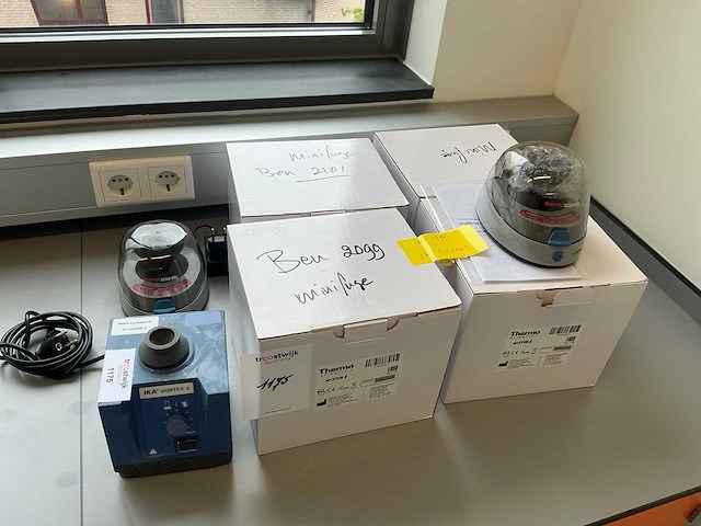 Thermowetenschappelijke myspin 6 mini centrifuge (5x) - afbeelding 1 van  6