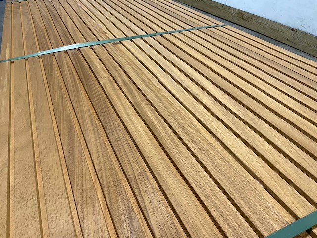 Thermowood ayous rib3 gevelbekleding 210x14x1,7 cm (40x) - afbeelding 9 van  11