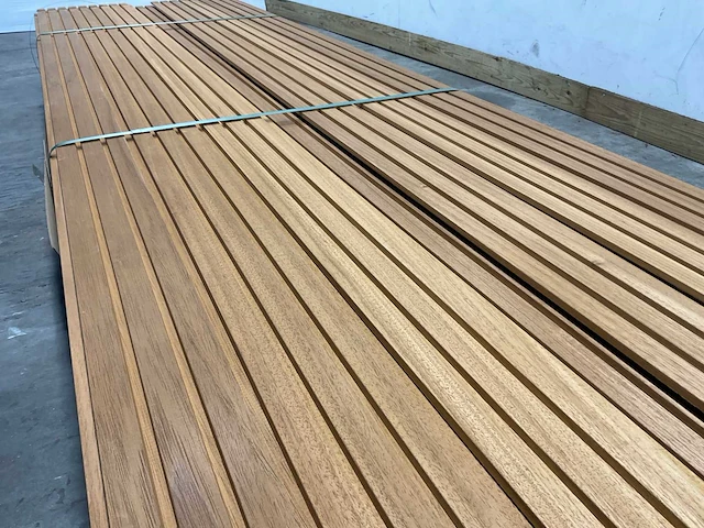 Thermowood ayous rib3 gevelbekleding 330x14x1,7 cm (35x) - afbeelding 4 van  10