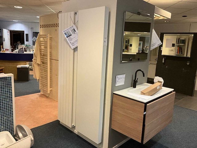 Thermrad alustyle designradiator - afbeelding 1 van  2