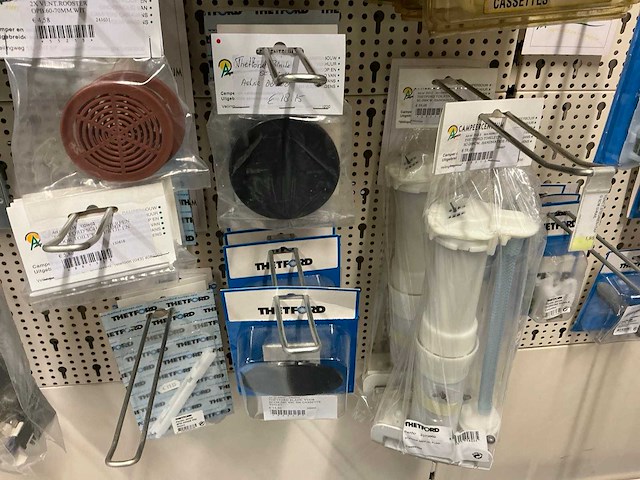 Thetford partij toilet en vuilwatertank onderdelen - afbeelding 17 van  40