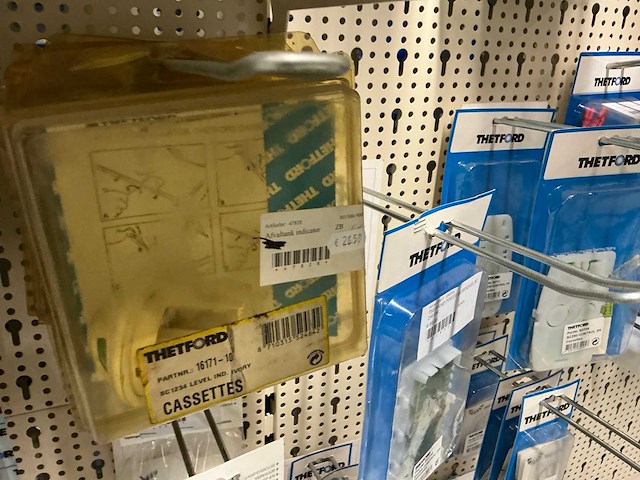 Thetford partij toilet en vuilwatertank onderdelen - afbeelding 18 van  40