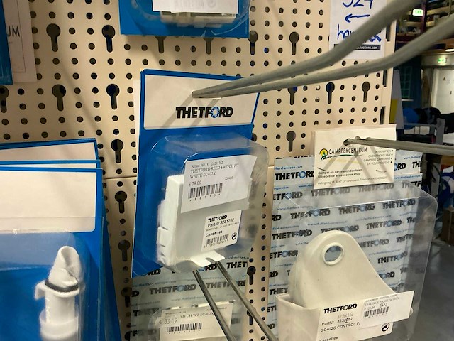 Thetford partij toilet en vuilwatertank onderdelen - afbeelding 31 van  40