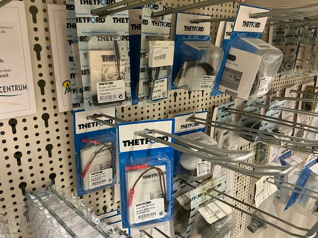 Thetford partij toilet en vuilwatertank onderdelen - afbeelding 36 van  40