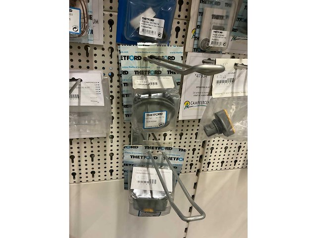 Thetford partij toilet en vuilwatertank onderdelen - afbeelding 39 van  40