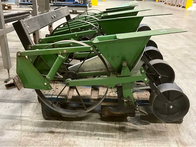 Thilot holland mechanische zaaimachine - afbeelding 5 van  7