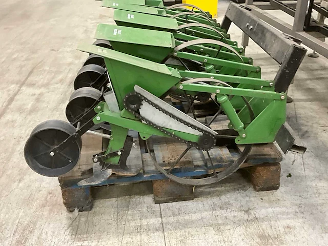 Thilot holland mechanische zaaimachine - afbeelding 7 van  7