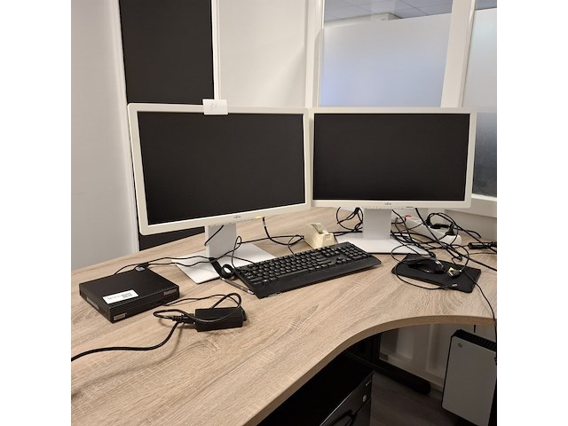 Thinkcentre met 2x monitor lenovo, 11dt, core i5 - afbeelding 1 van  8