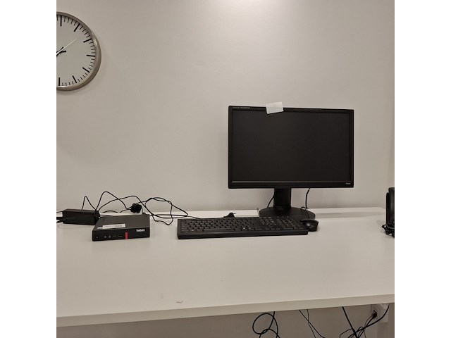 Thinkcentre met monitor lenovo, m720q, core i5 9th gen - afbeelding 1 van  8
