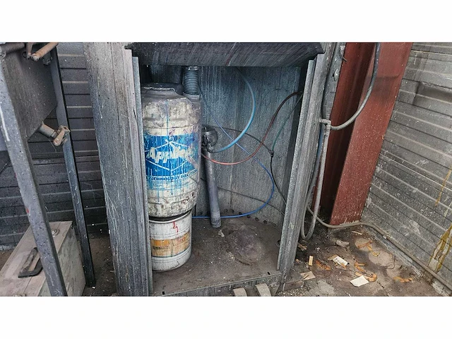 Thinner schoonmaak bak met perslucht - afbeelding 3 van  6