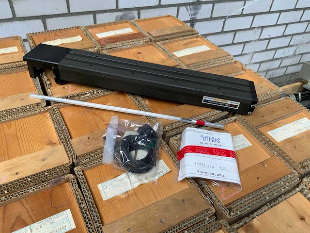 Thk kr4610de+44loe-04x0 lm actuator (22x) - afbeelding 1 van  3